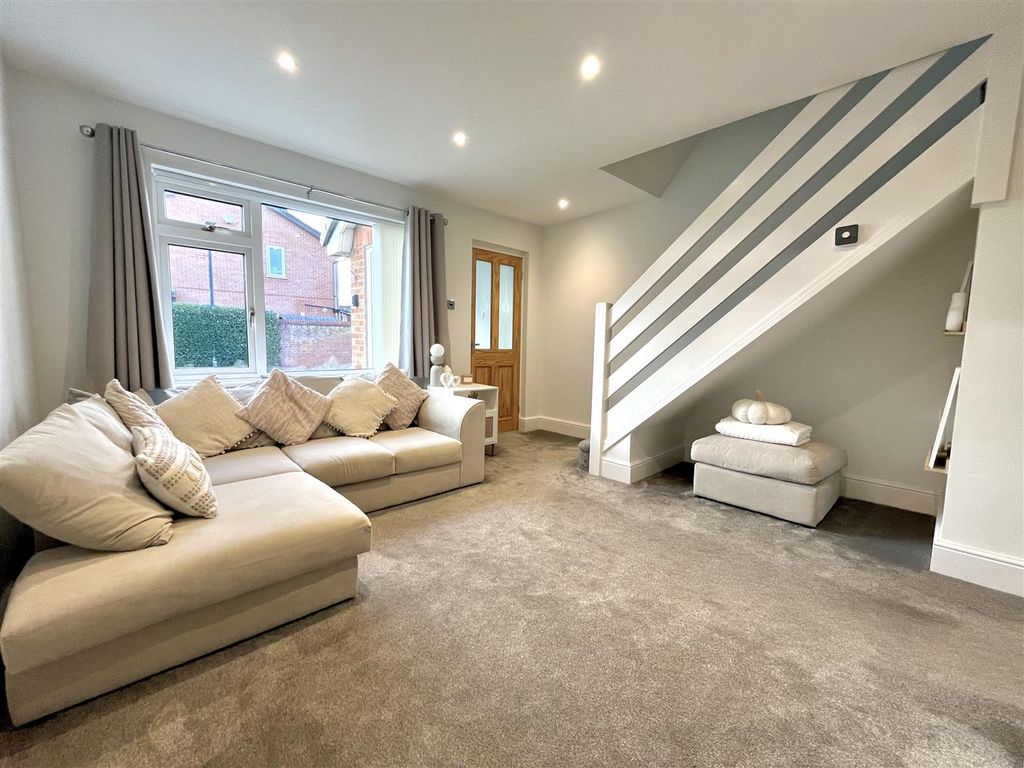 Property photo 2 of 23 Lounge