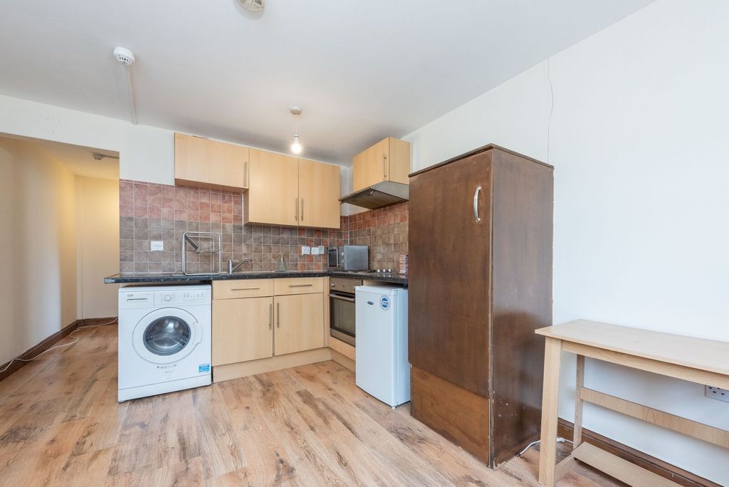 Property photo 1 of 5