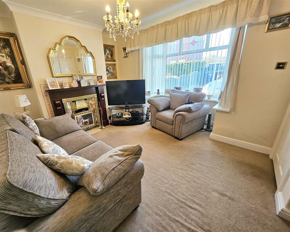 Property photo 2 of 12 Lounge