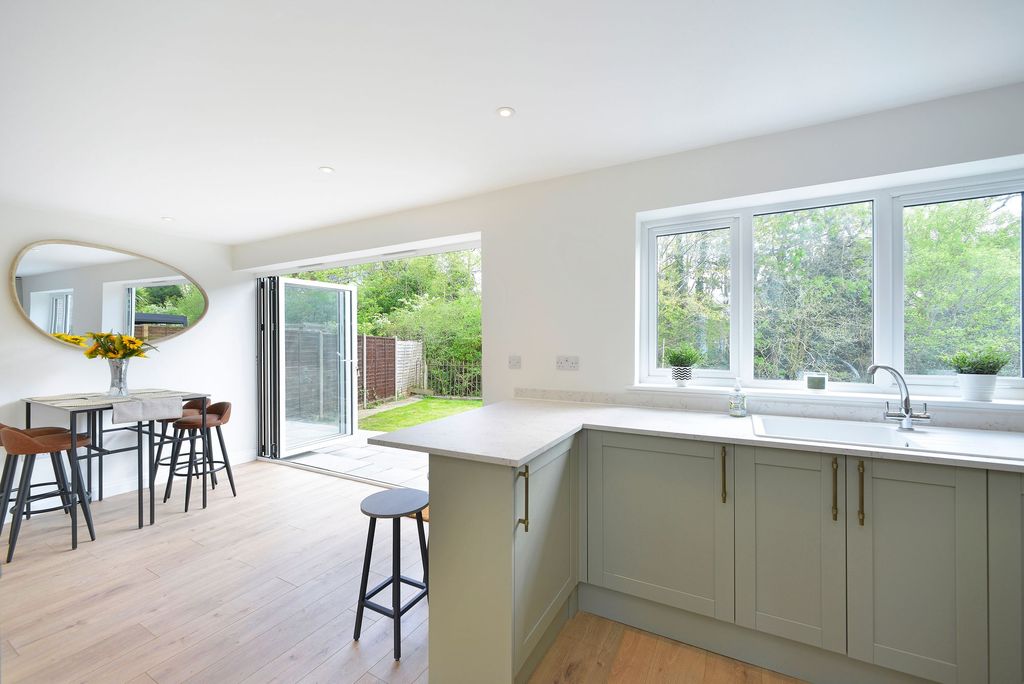 Property photo 2 of 16 Kitchen Breakfast Bar