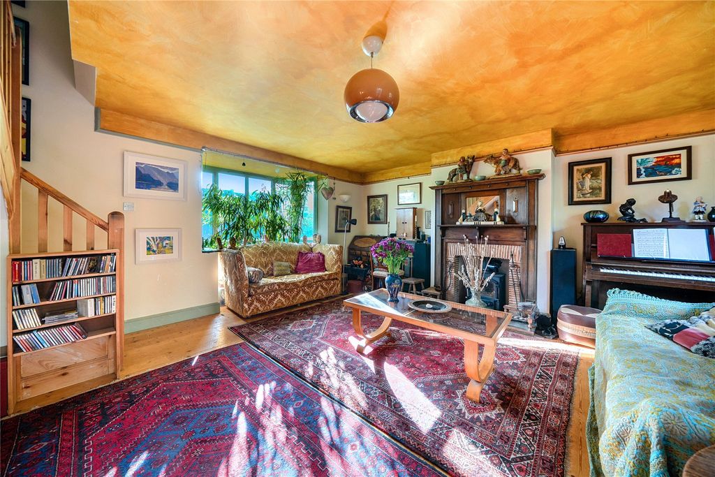 Property photo 3 of 16 Sitting Room