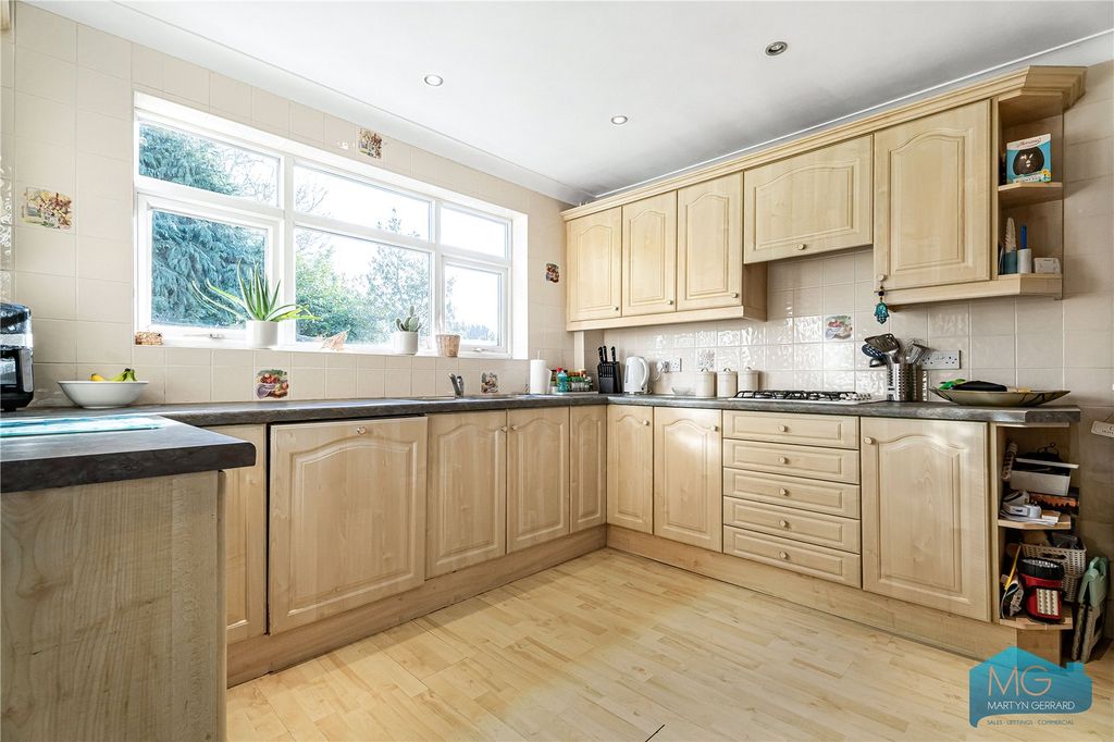 Property photo 3 of 22 Picture No. 32