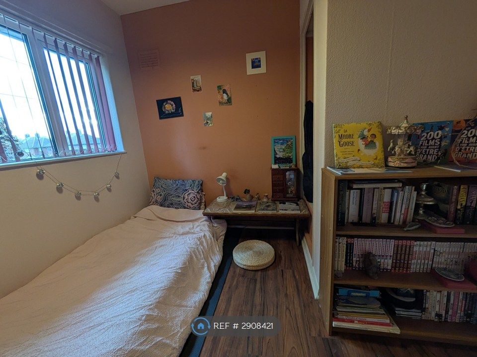 Property photo 3 of 9 Single Bedroom