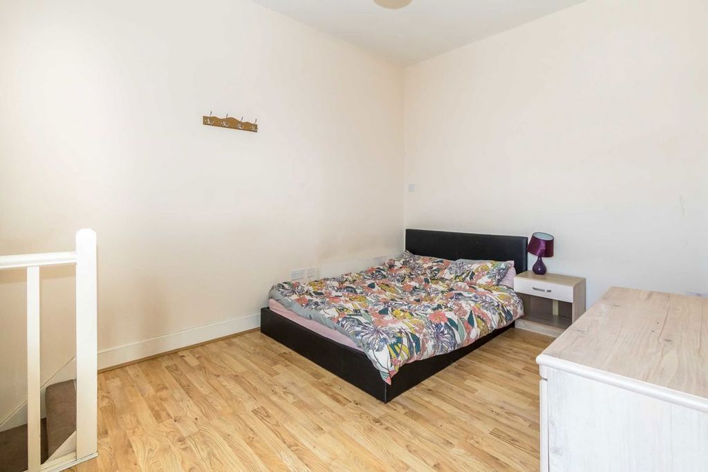 Property photo 3 of 4