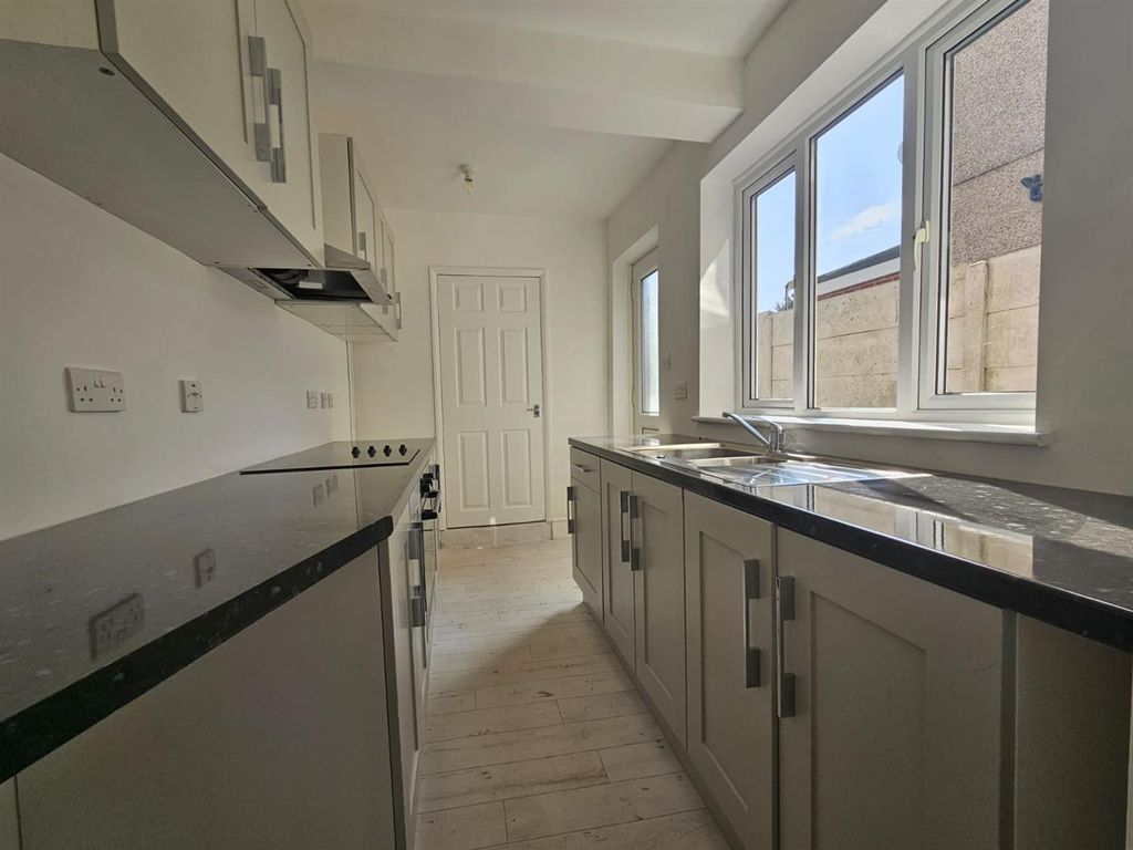 Property photo 2 of 12 4323Ac5d-Fa76-469A-Ade4-7F299B57Ed97.Jpg