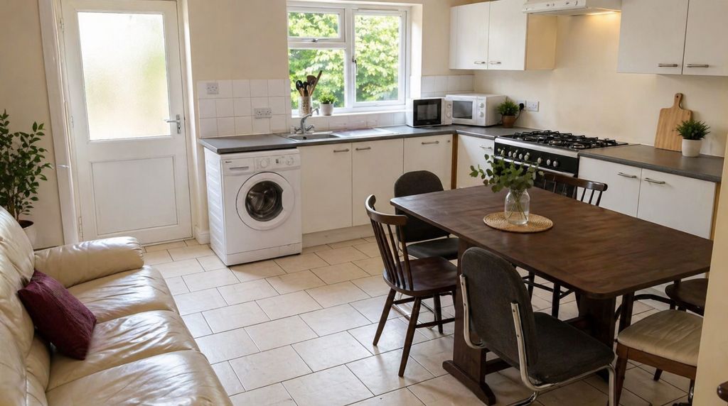 Property photo 2 of 8 14CE5B1F-A34C-4571-8682-Ecfbb632F9D6