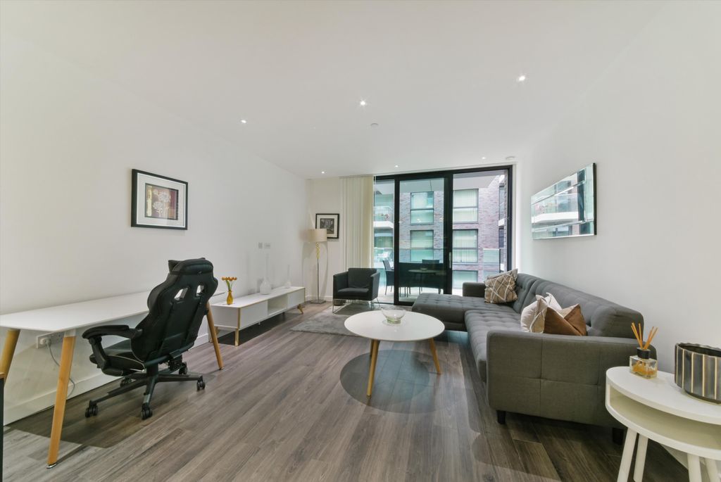 Property photo 1 of 18 Image