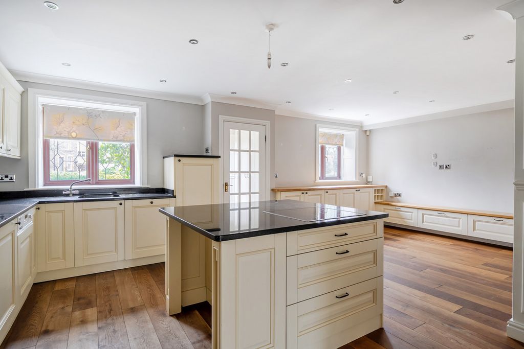 Property photo 3 of 23