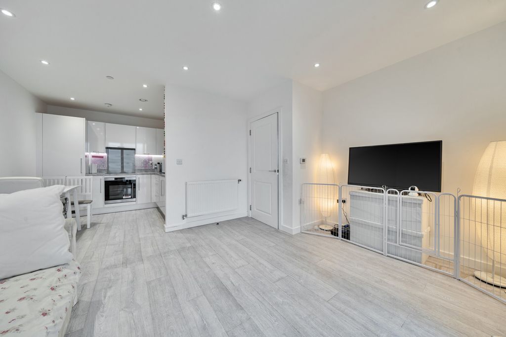 Property photo 2 of 20 Reception