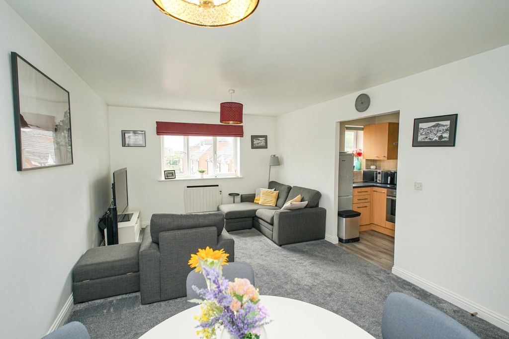 Property photo 2 of 12