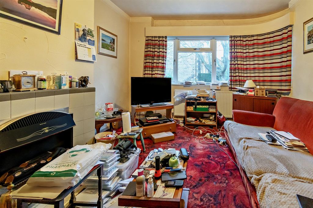 Property photo 3 of 11 8673833-Interior10-800.Jpg