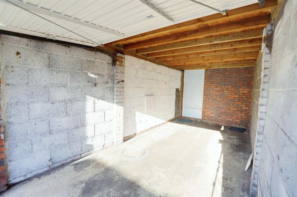 Property photo 3 of 3 Garage