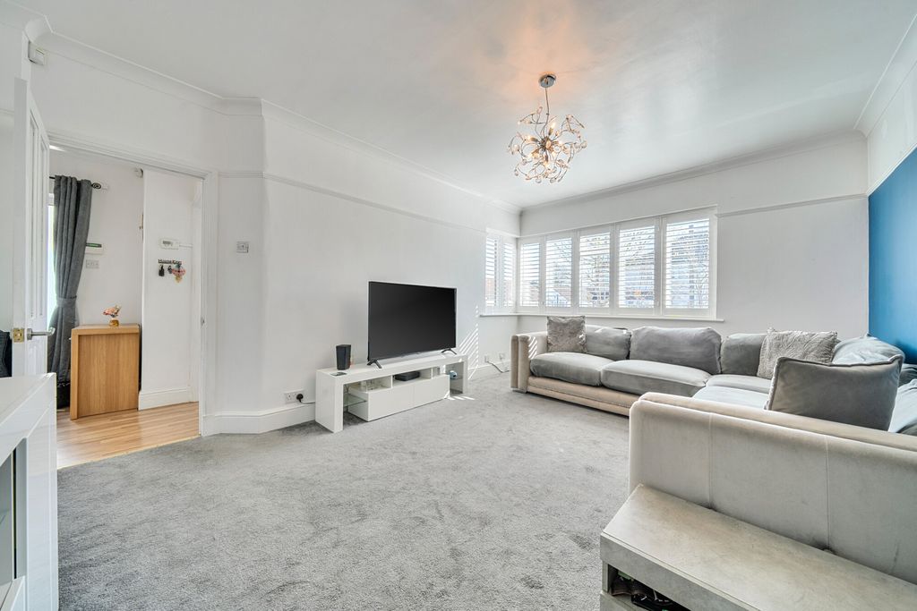 Property photo 2 of 25 1436823-20-69ce8E...