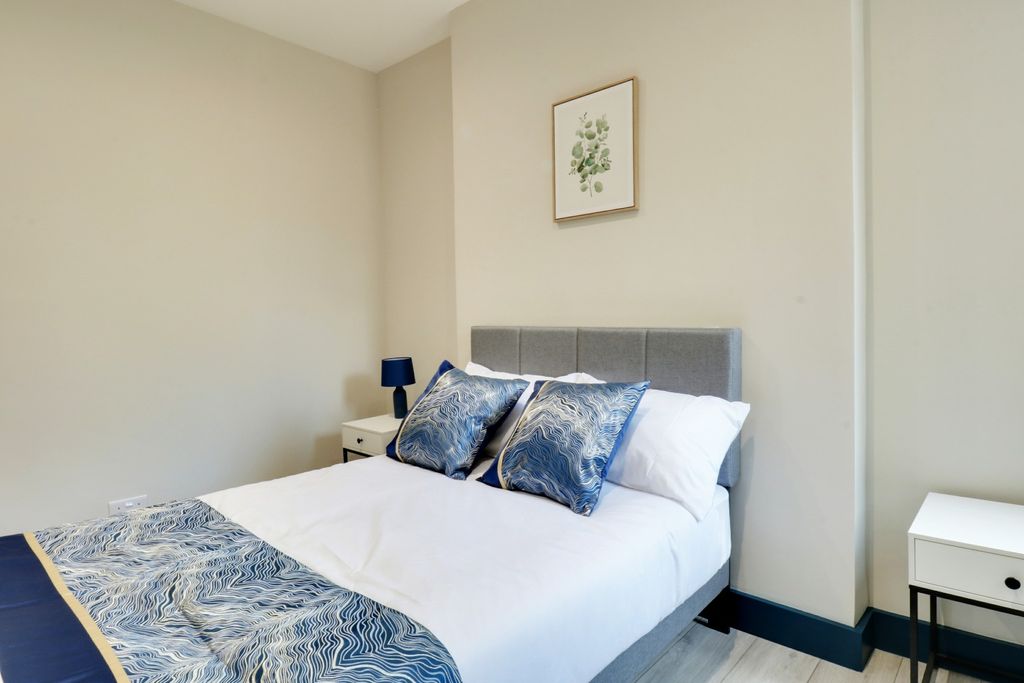 Property photo 3 of 9 4703883