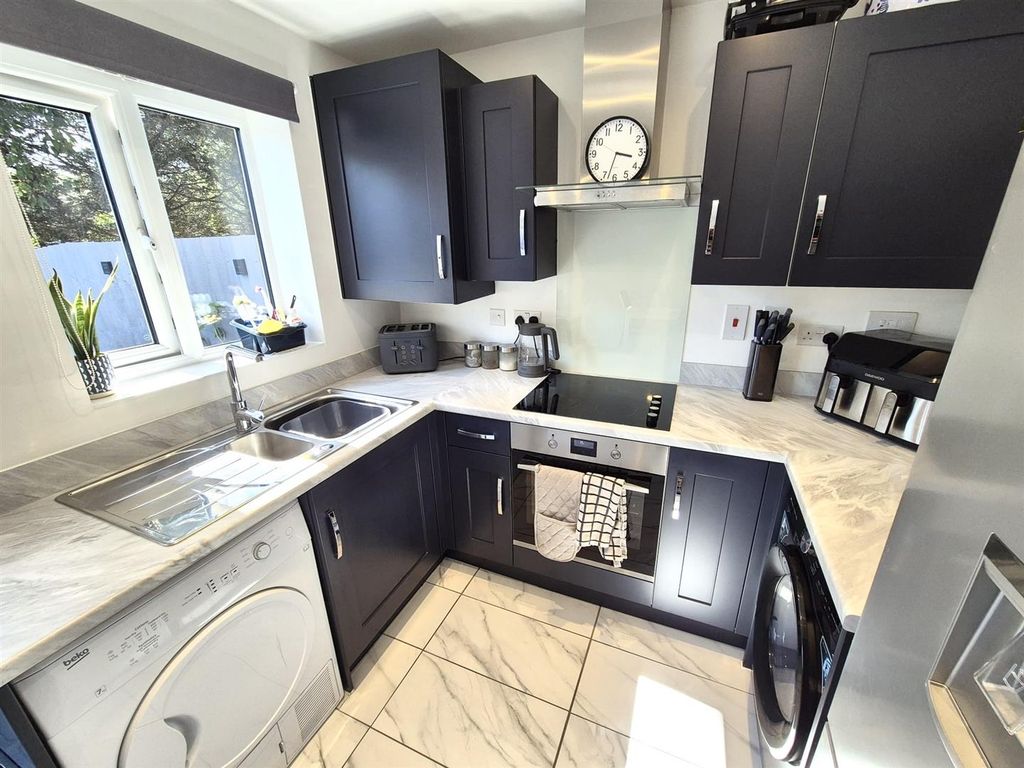 Property photo 2 of 14 Kitchen
