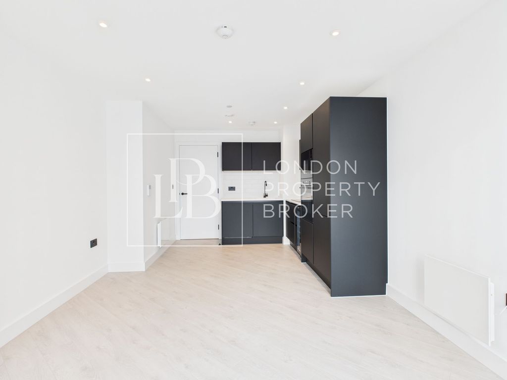 Property photo 3 of 11