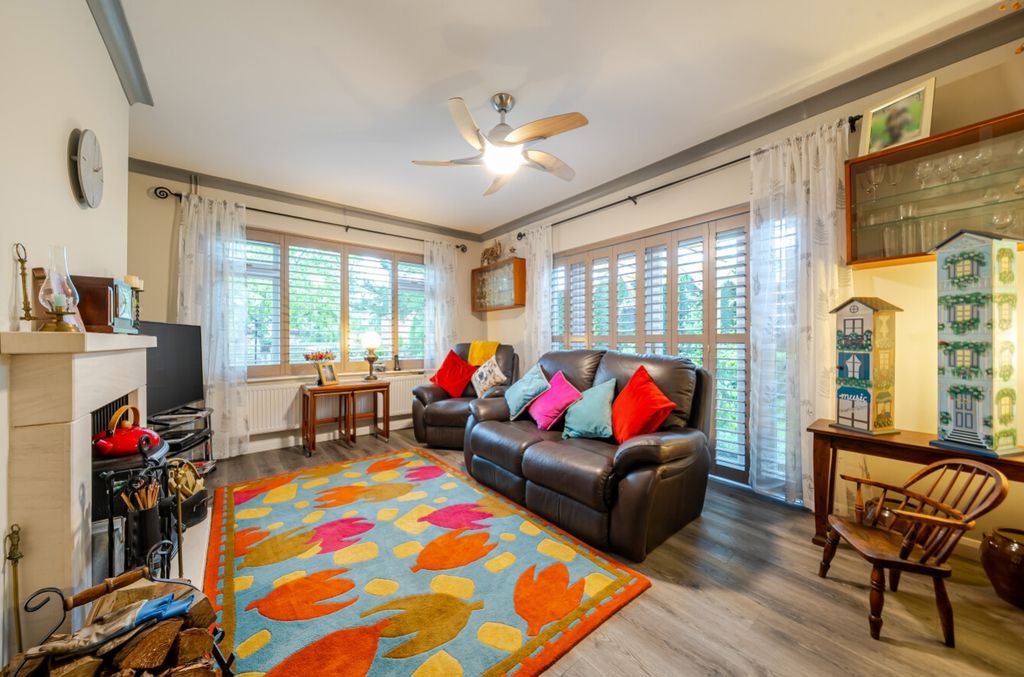 Property photo 2 of 38 1459716-10-6A04A1341A3Fb