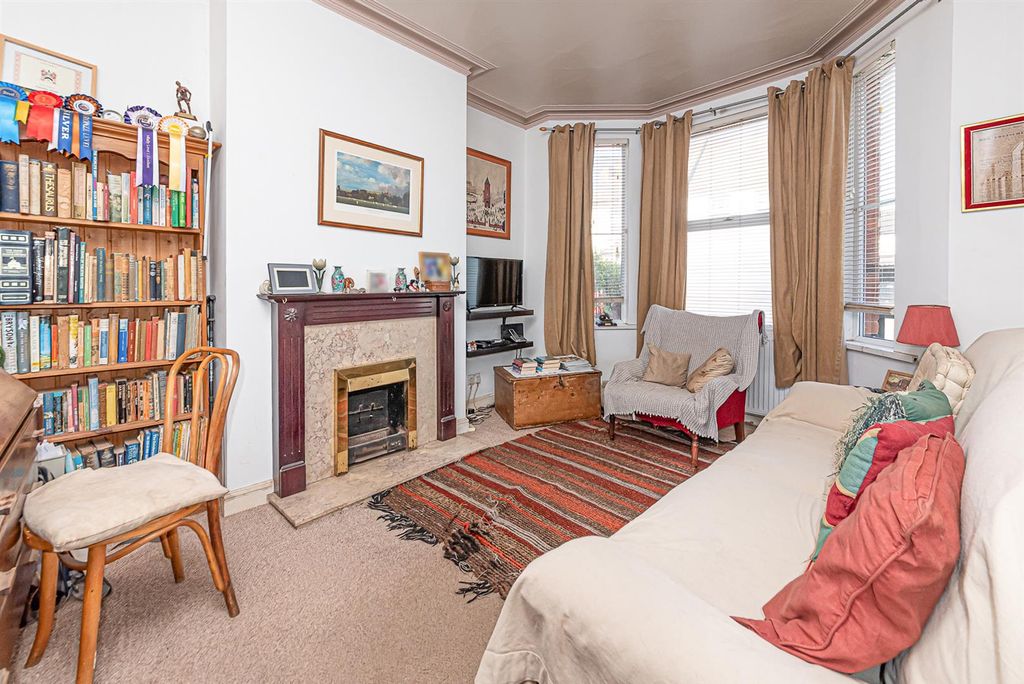 Property photo 2 of 8 4A St Georges Road (4).Jpg