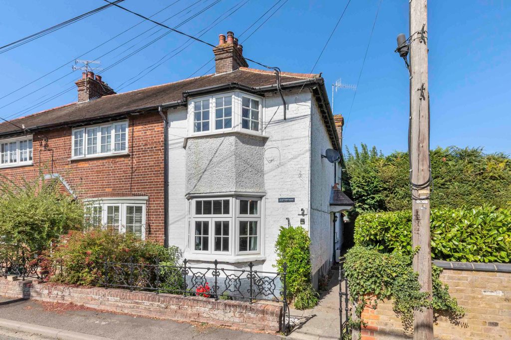 Property photo 1 of 16 1 Southview Terrace, Sl8 5Jb (Low Res)-12