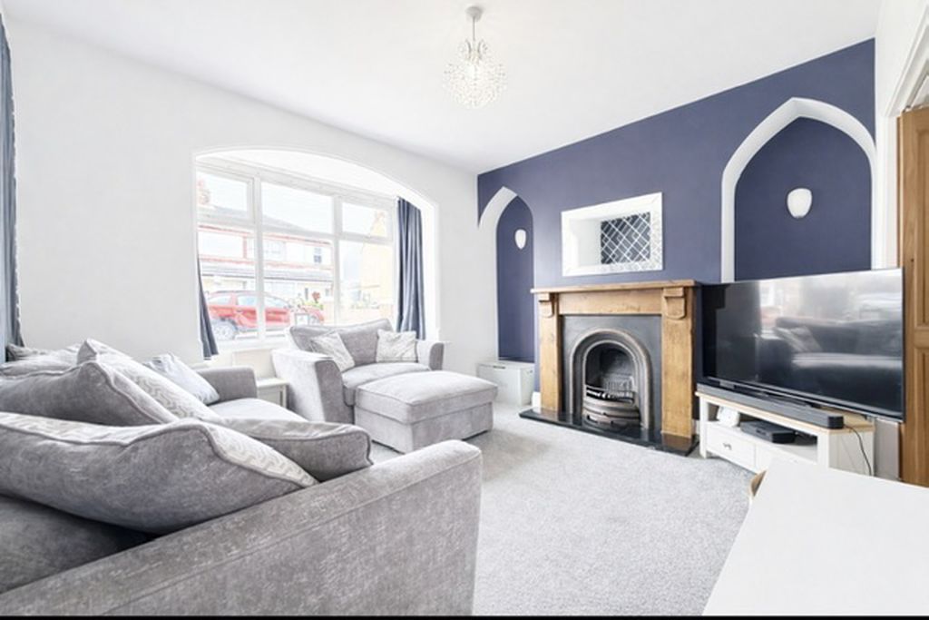 Property photo 2 of 27 Lounge