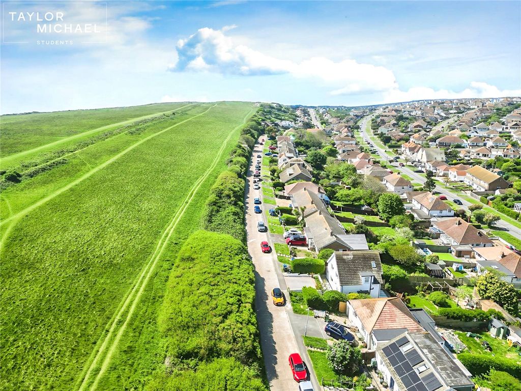 Property photo 2 of 37 Tye Drone