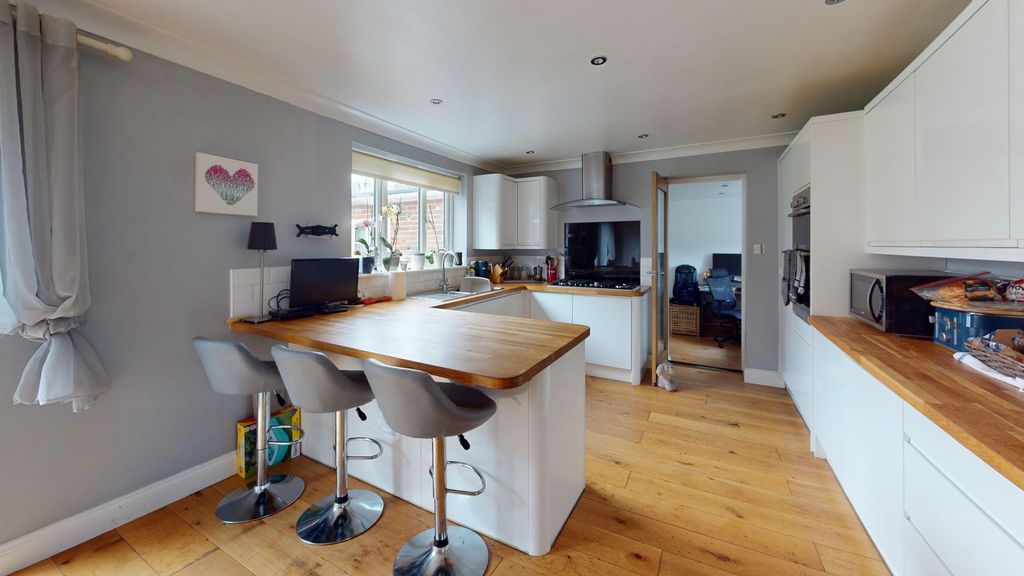 Property photo 2 of 19