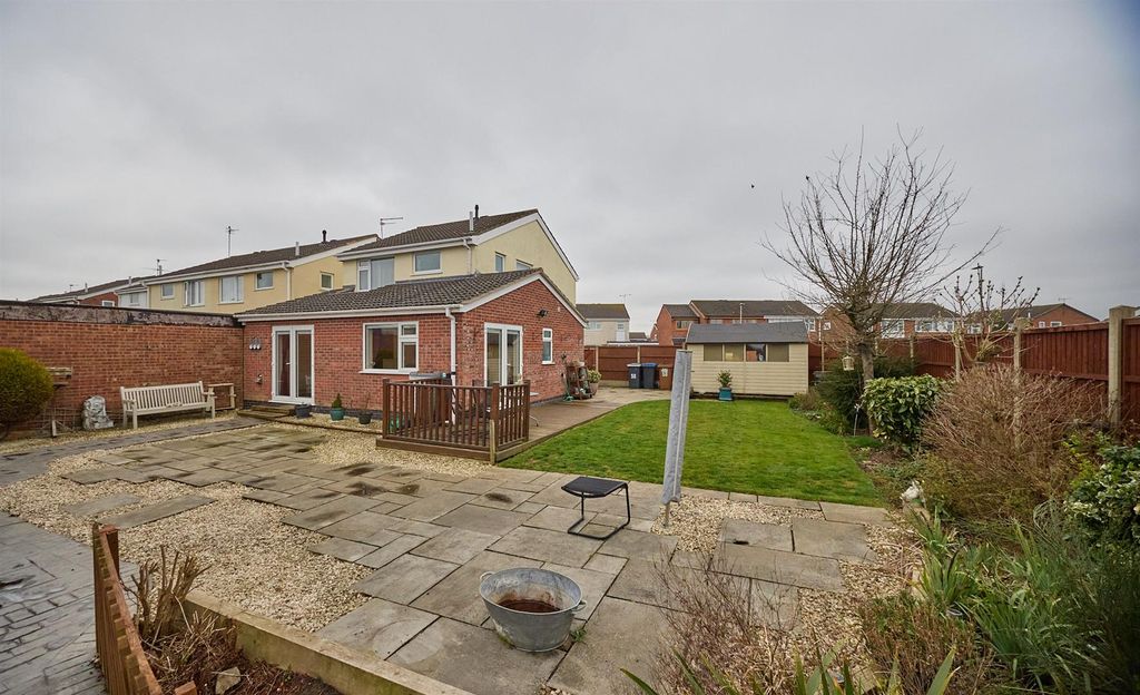 Property photo 3 of 18 Galloway Close Bw 13.Jpg