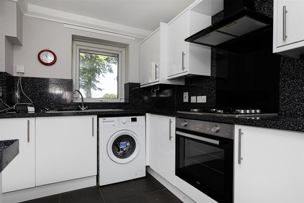 Property photo 2 of 18 Kitchen
