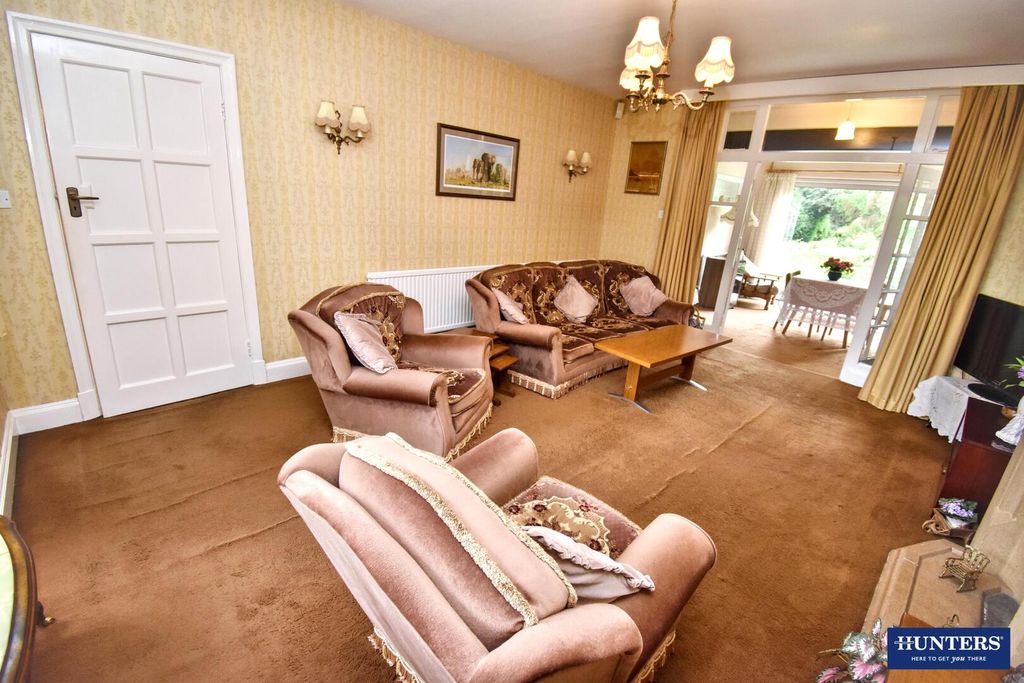 Property photo 3 of 33 Living Room