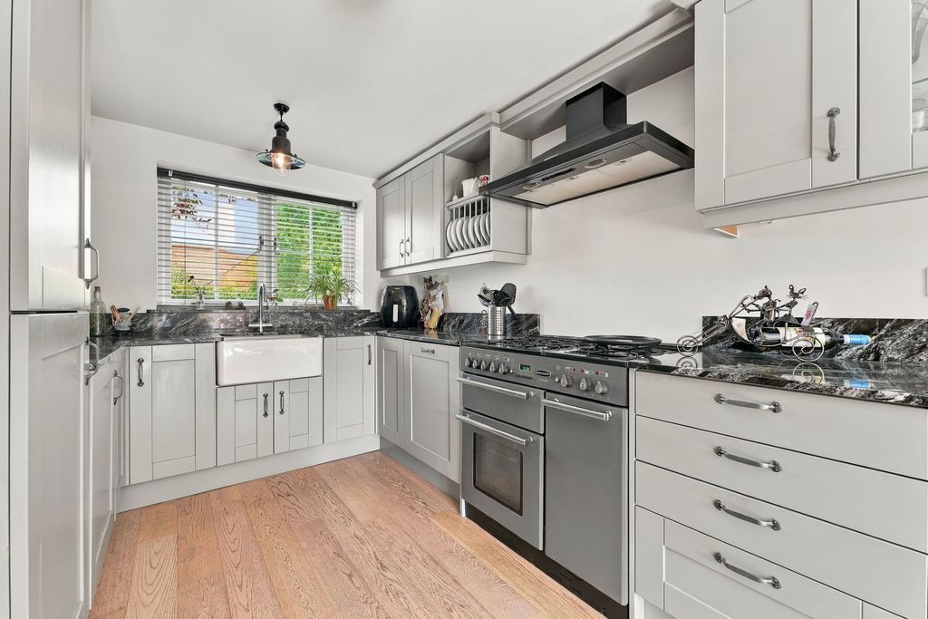 Property photo 2 of 30