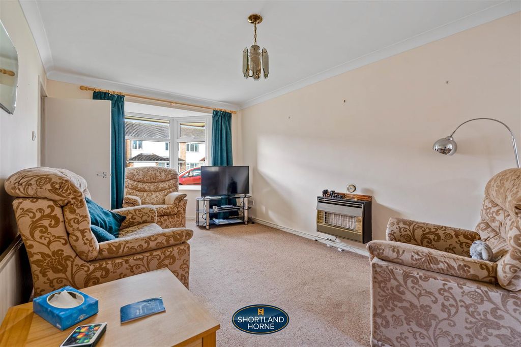 Property photo 3 of 19 Lounge