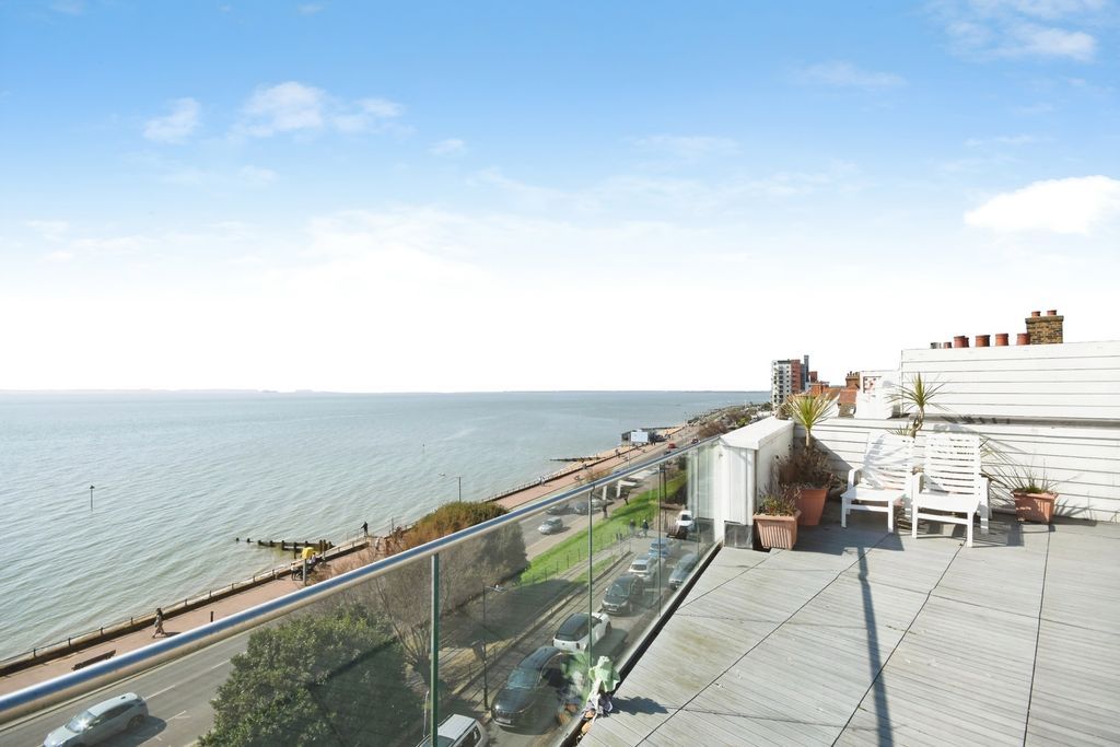 Property photo 1 of 20 Roof Terrace Outlook