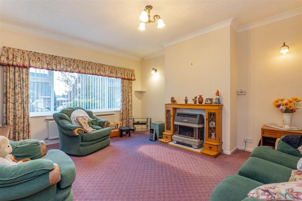 Property photo 2 of 19 Lounge