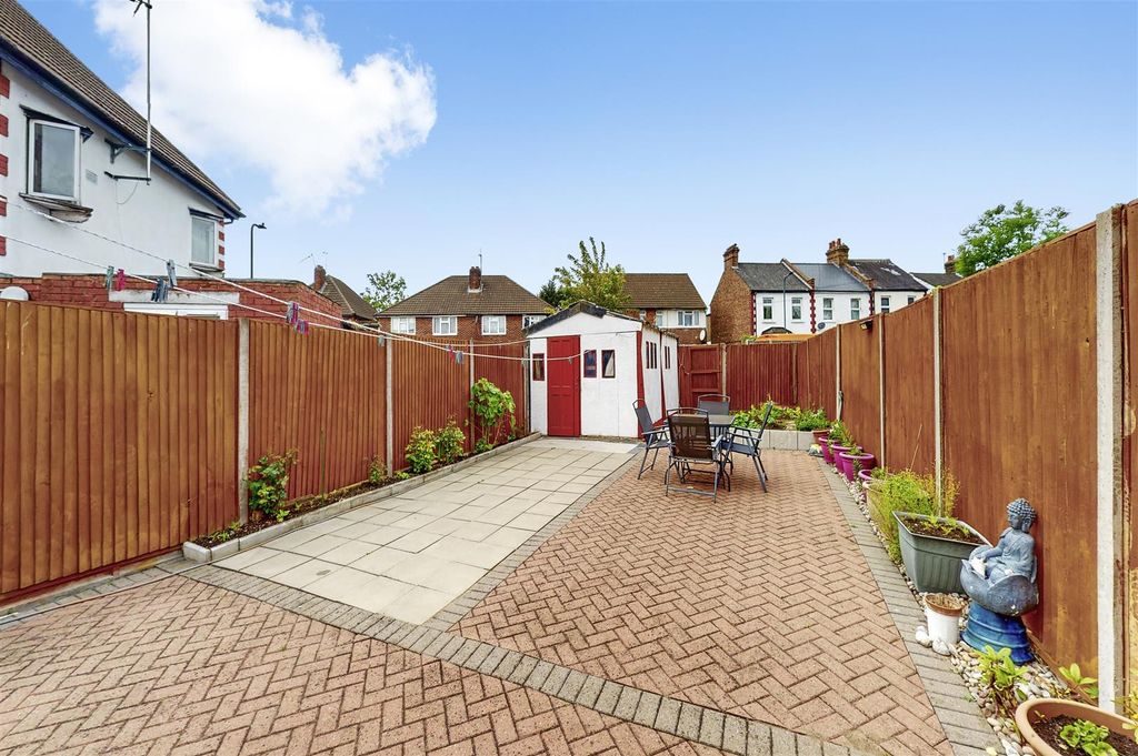 Property photo 3 of 12 Garden.Jpg