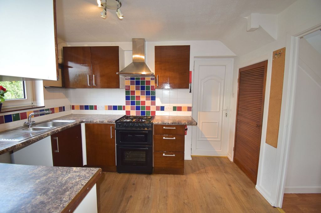 Property photo 3 of 19 Kitchen