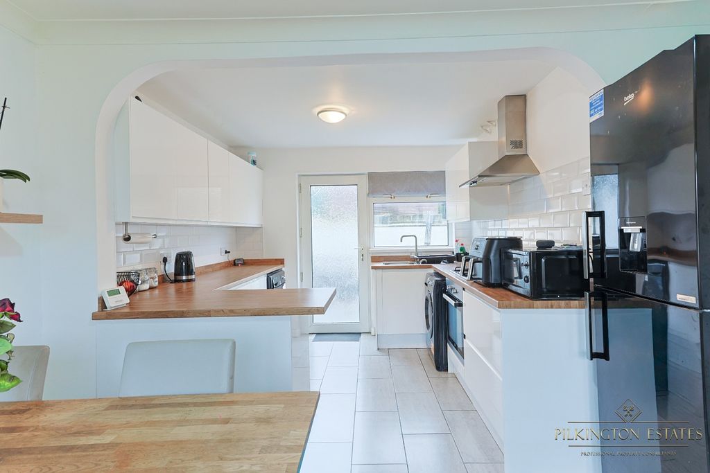 Property photo 2 of 12 4582564