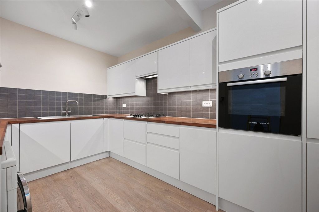 Property photo 2 of 9 Picture No. 13