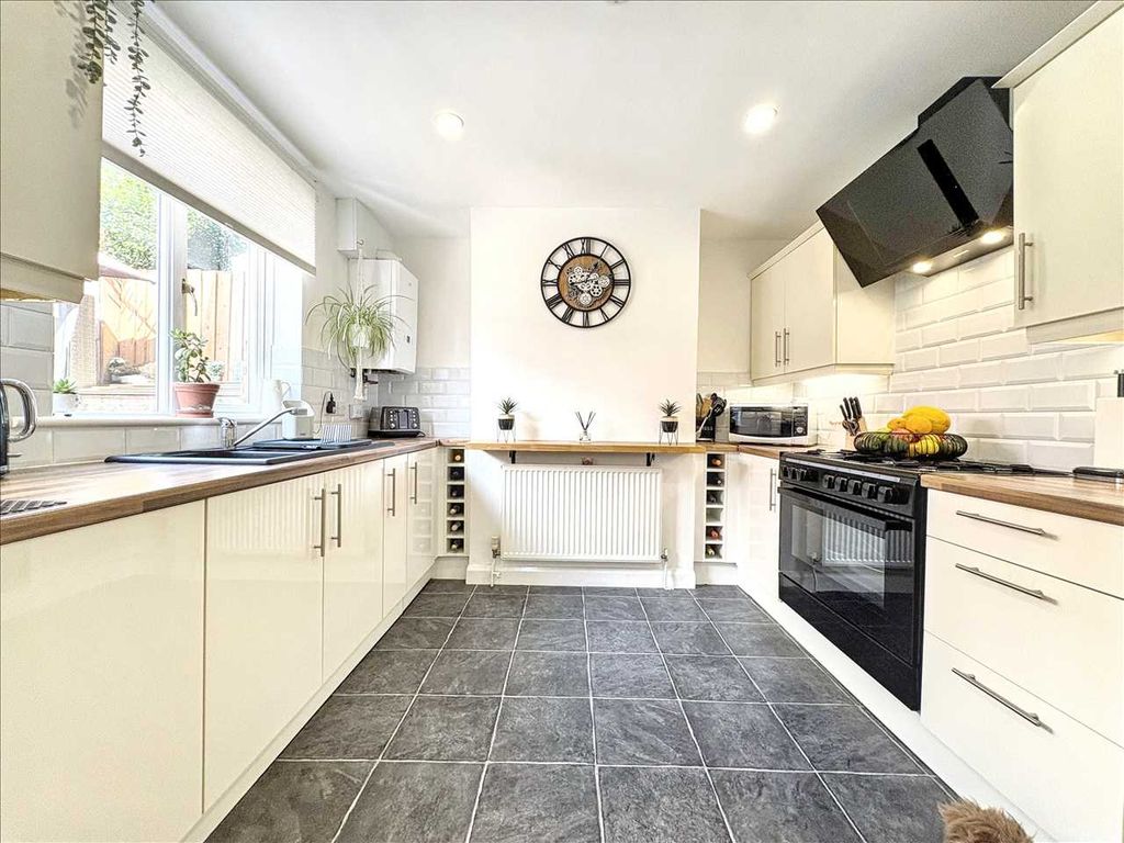 Property photo 2 of 27 Kitchen