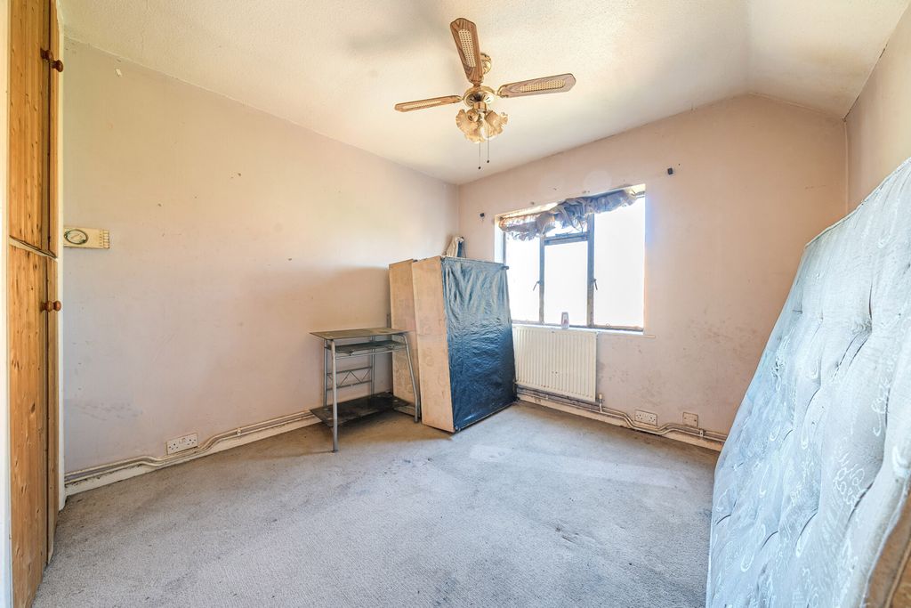 Property photo 3 of 9 2-681Dee2339E9d-1...