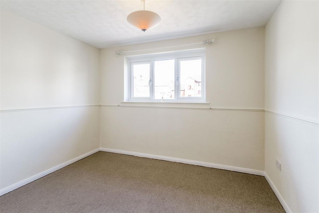 Property photo 1 of 8 Fields View - Bedroom 2