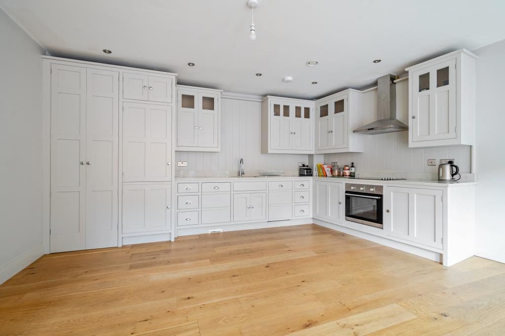 Property photo 3 of 17 Kitchen