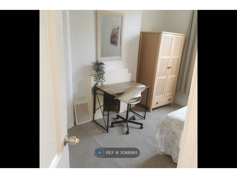 Property photo 2 of 6 Room 4