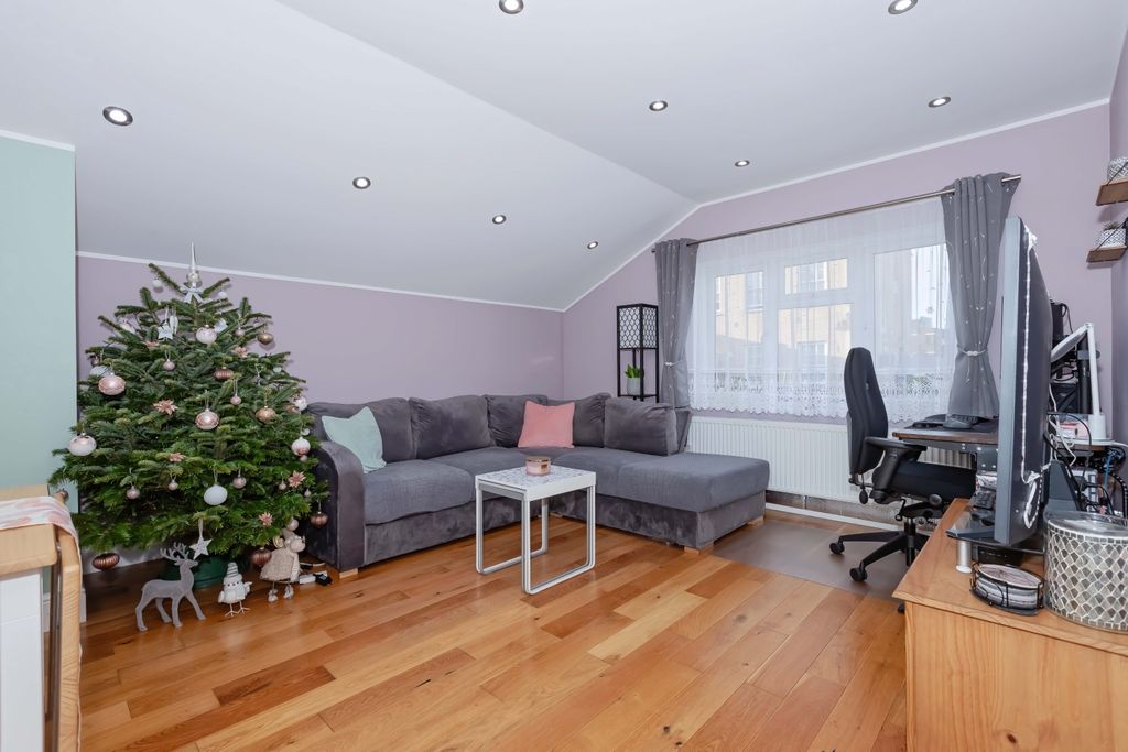 Property photo 2 of 14 Chapel Rd_1