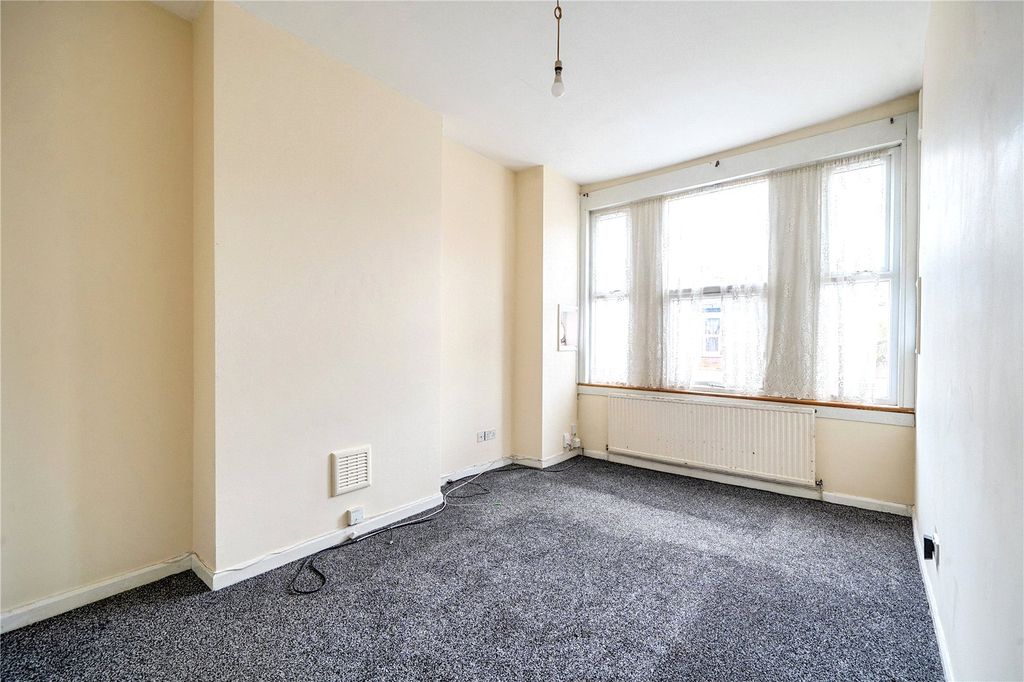 Property photo 3 of 8 Picture No. 15