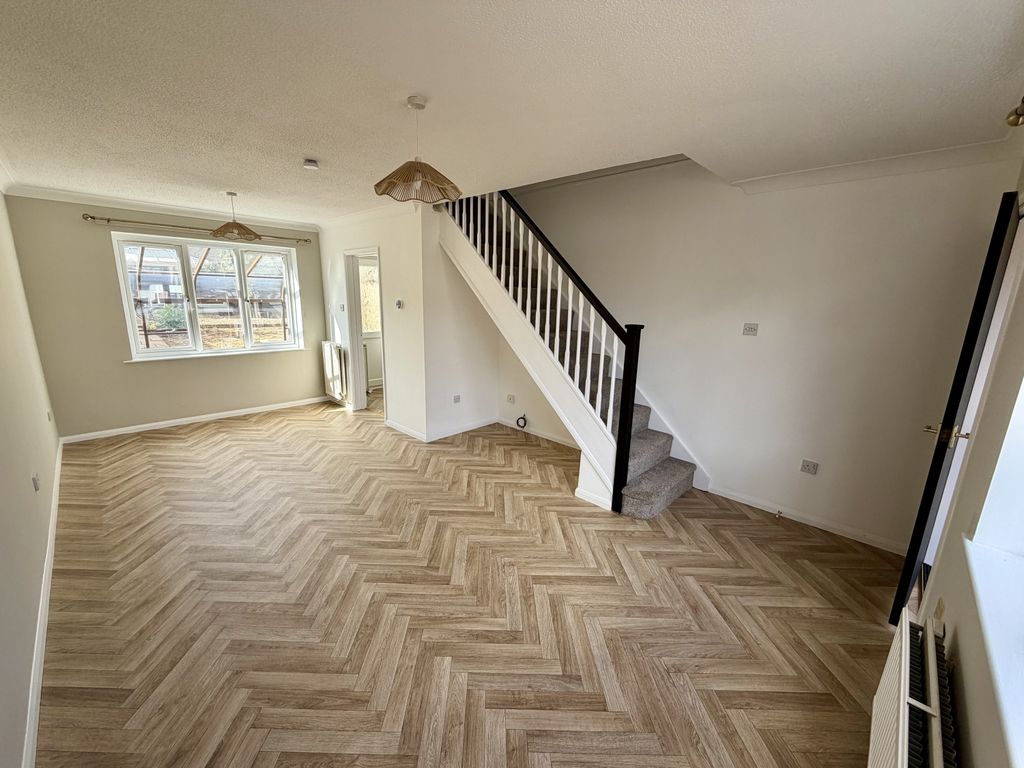 Property photo 3 of 8 Img_3709