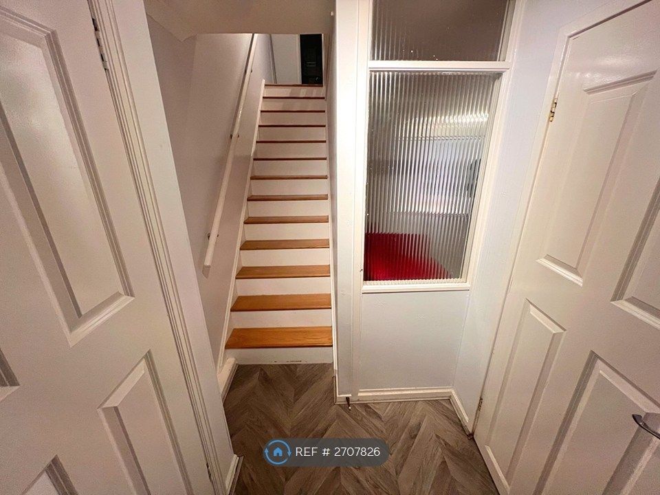 Property photo 2 of 12 Hallway