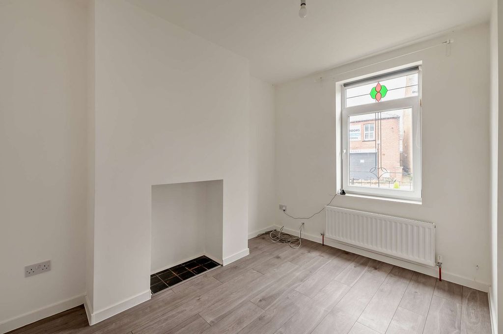 Property photo 2 of 35