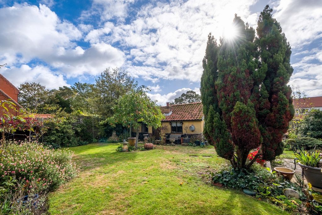 Property photo 2 of 29