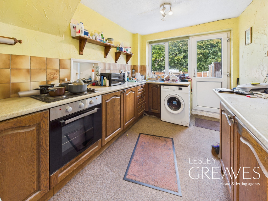 Property photo 3 of 11 Kitchen