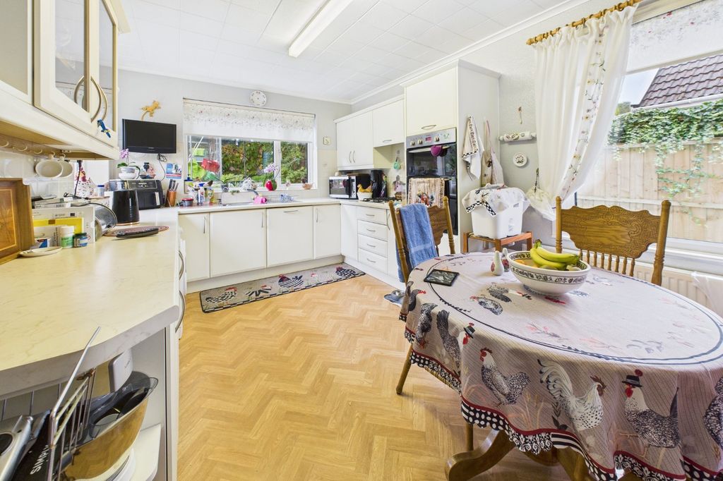 Property photo 2 of 15 Kitchen/Breakfast